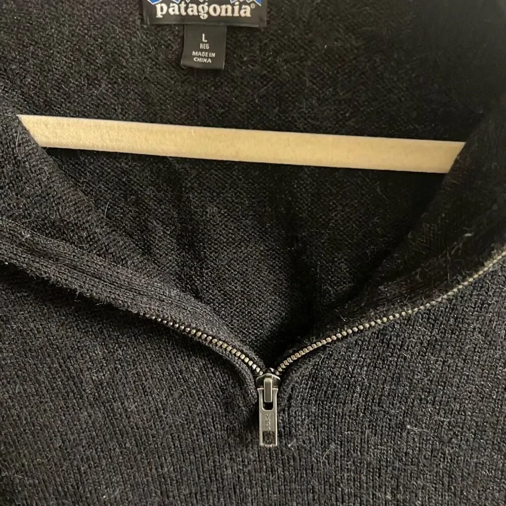 ✨Patagonia Men’s Black M's Merino 1/4-Zip Sweater✨